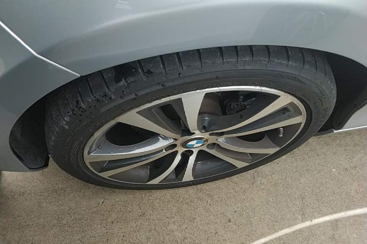 Used BMW 2 Series 2019 225i Convertible Coupe Sports Design Package Left Front Wheel Hub