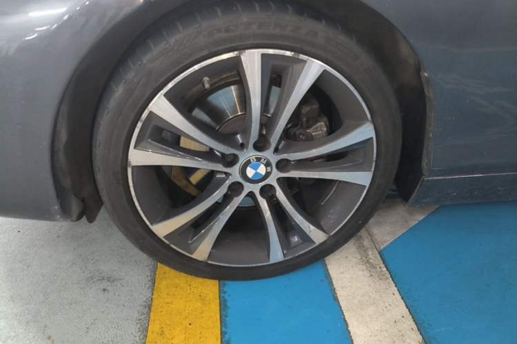 Used BMW 2 Series 2019 225i Convertible Coupe Sports Design Package Left Front Wheel Hub