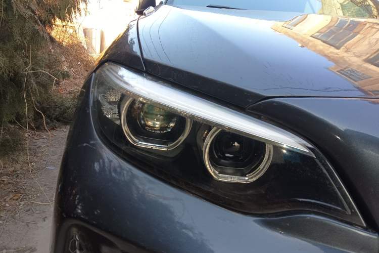Used BMW 2 Series 2019 225i Convertible Coupe Sports Design Package Right Front Headlight