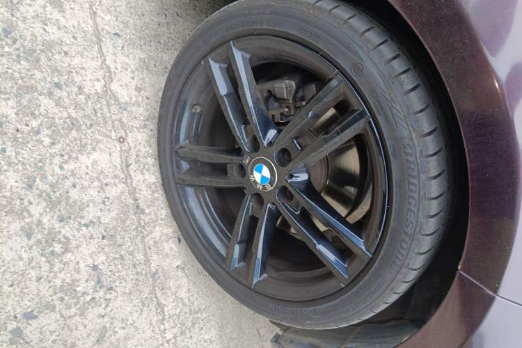 Used BMW 2 Series 2019 225i Convertible Coupe Luxury Edition M Sport Package Right Front Wheel Hub