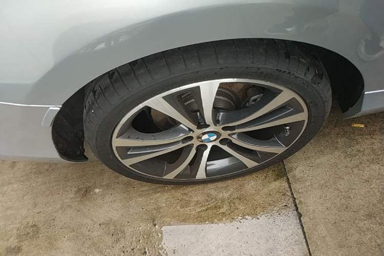 Used BMW 2 Series 2019 225i Convertible Coupe Sports Design Package Right Rear Wheel Hub