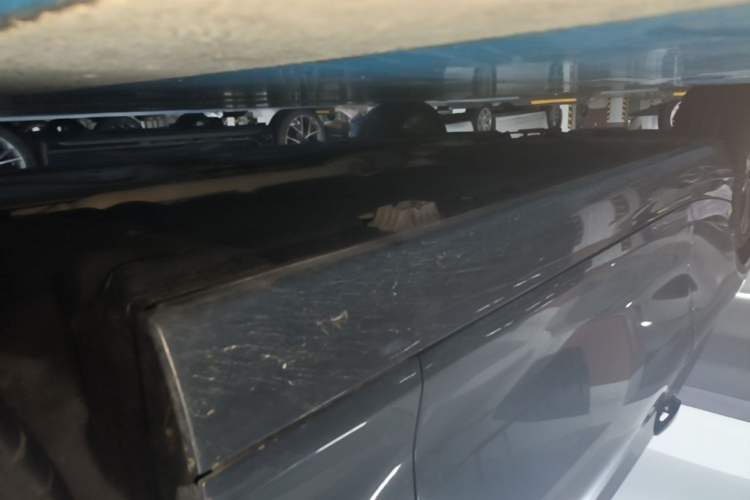 Used BMW 2 Series 2019 225i Convertible Coupe Sports Design Package Right Side Sill