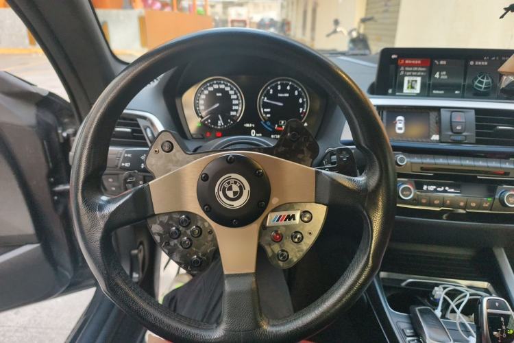 Used BMW 2 Series 2019 225i Luxury Model with M Sport Package Steering Wheel