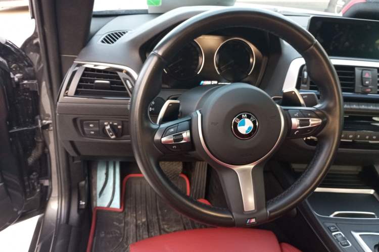 Used BMW 2 Series 2019 225i Luxury Model with M Sport Package Steering Wheel