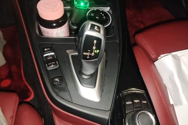 Used BMW 2 Series 2019 225i Convertible Coupe Sports Design Package Gear Lever