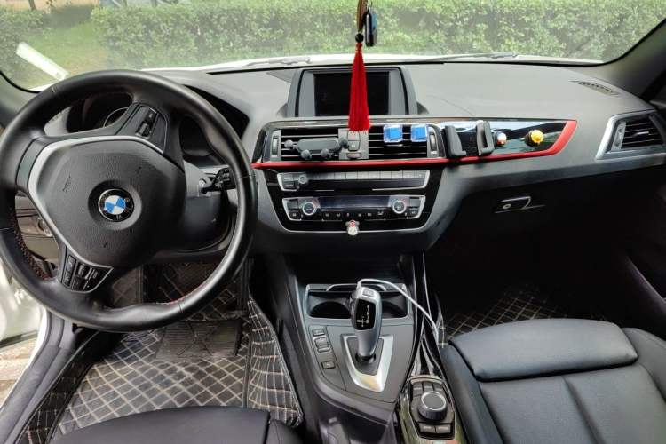 Used BMW 2 Series 2019 225i Convertible Coupe Sports Design Package Center Console