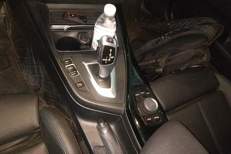 Used BMW 2 Series 2019 225i Sport Design Package Gear Lever