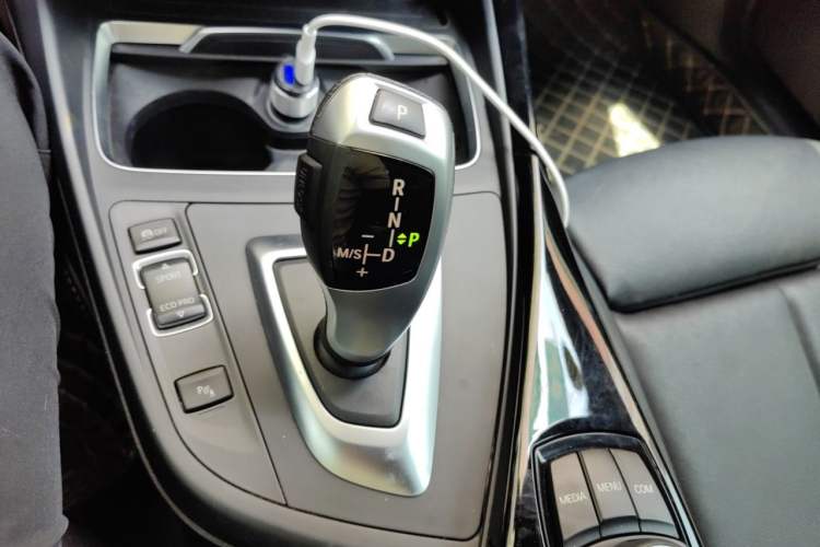 Used BMW 2 Series 2019 225i Convertible Coupe Sports Design Package Gear Lever