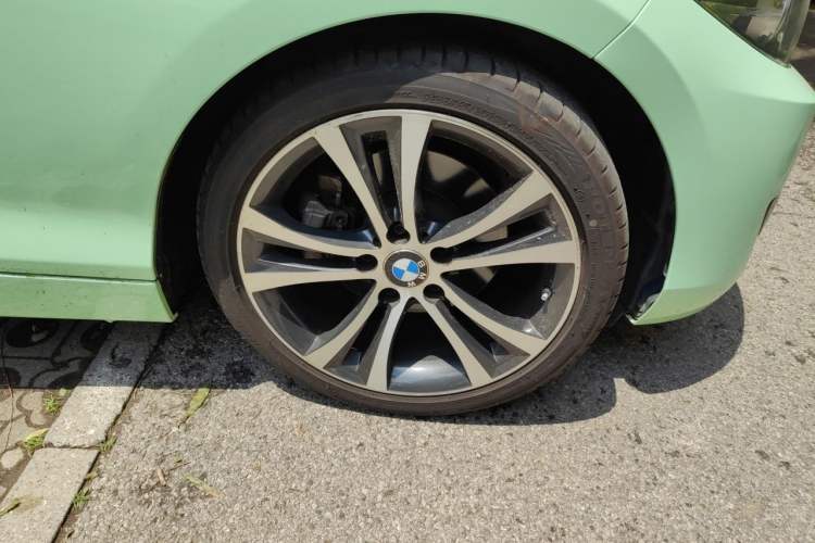 Used BMW 2 Series 2019 225i Convertible Coupe Sports Design Package Right Front Wheel Hub