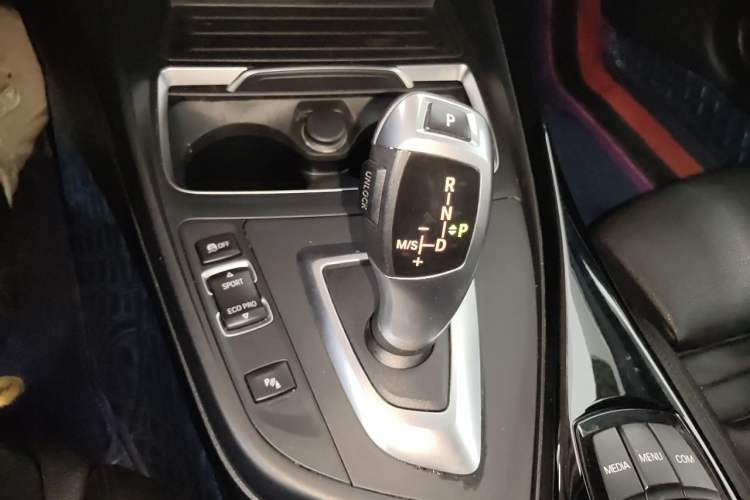 Used BMW 2 Series 2019 225i Convertible Coupe Sports Design Package Gear Lever