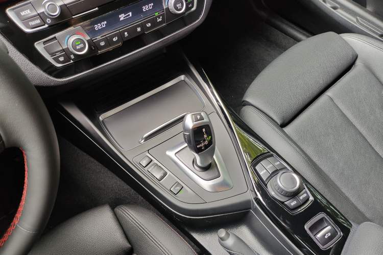 Used BMW 2 Series 2019 225i Convertible Coupe Sports Design Package Gear Lever