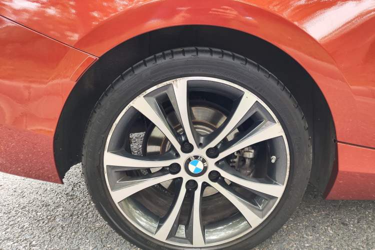 Used BMW 2 Series 2019 225i Convertible Coupe Sports Design Package Right Rear Wheel Hub