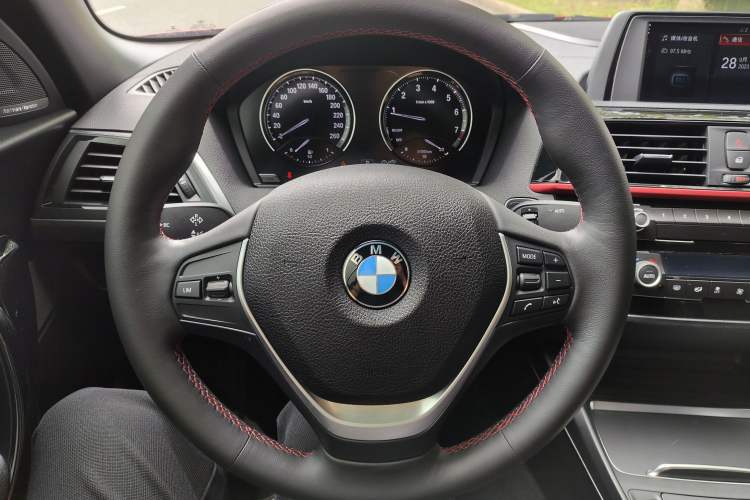 Used BMW 2 Series 2019 225i Convertible Coupe Sports Design Package Steering Wheel