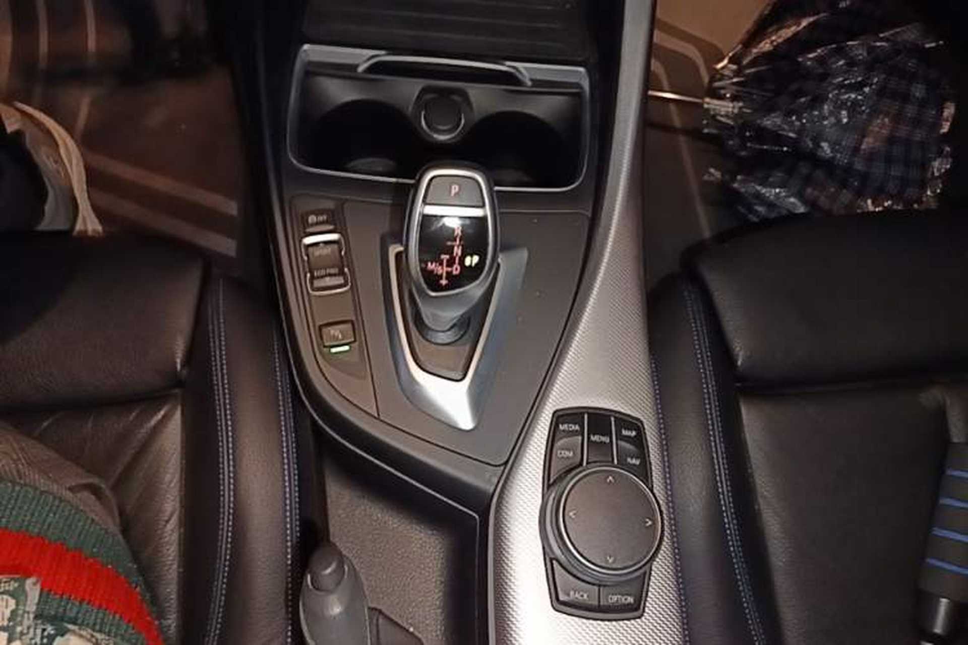 Used BMW 2 Series 2019 225i Luxury Model with M Sport Package Gear Lever
