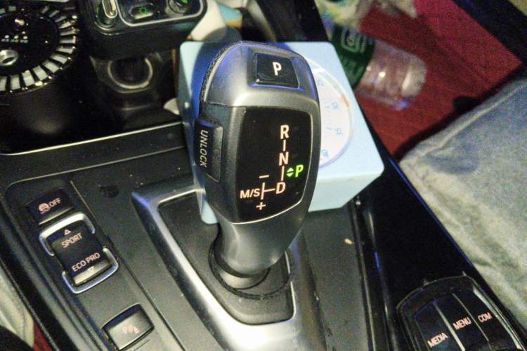 Used BMW 2 Series 2019 225i Convertible Coupe Sports Design Package Gear Lever