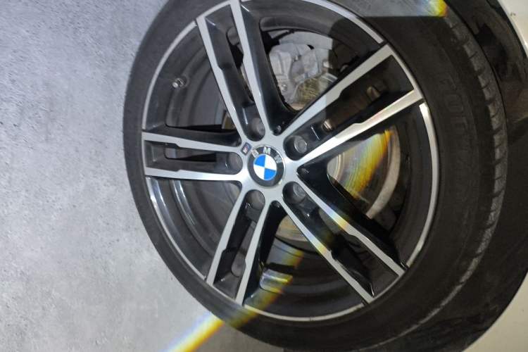 Used BMW 2 Series 2019 225i Convertible Coupe Luxury Edition M Sport Package Right Front Wheel Hub