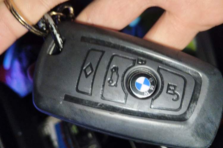 Used BMW 2 Series 2019 225i Convertible Coupe Sports Design Package Vehicle Key