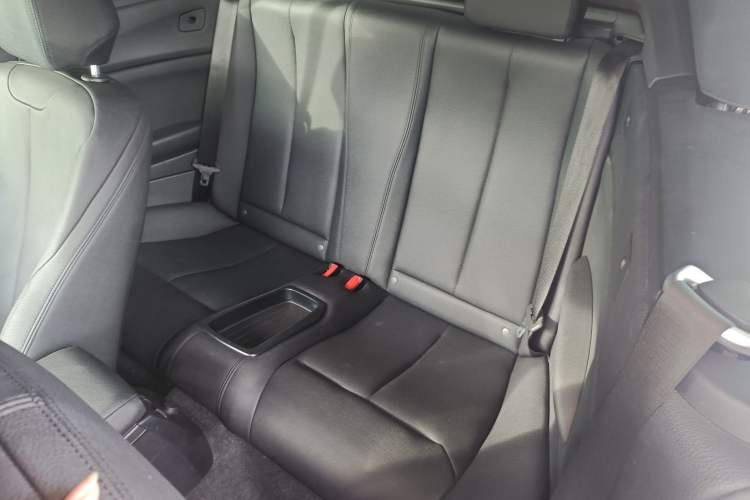Used BMW 2 Series 2019 225i Convertible Coupe Sports Design Package Interior 4