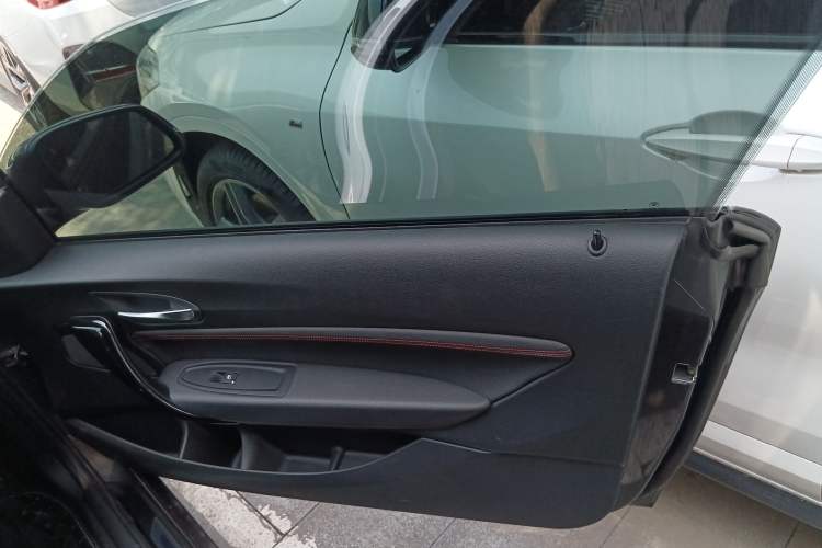 Used BMW 2 Series 2019 225i Convertible Coupe Sports Design Package Right Front Door Interior