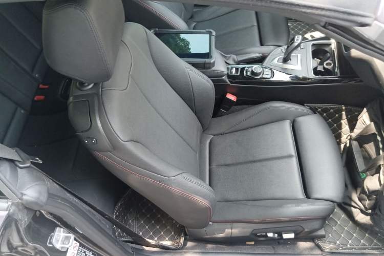 Used BMW 2 Series 2019 225i Convertible Coupe Sports Design Package Right Front Seat