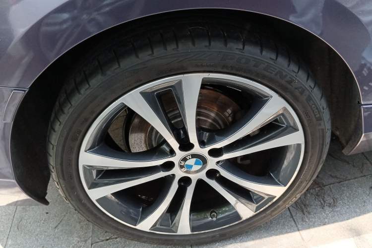 Used BMW 2 Series 2019 225i Convertible Coupe Sports Design Package Right Rear Wheel Hub