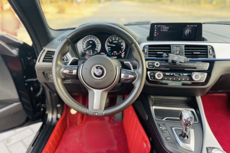 Used BMW 2 Series 2019 225i Luxury Model with M Sport Package Steering Wheel