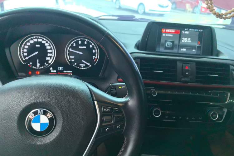 Used BMW 2 Series 2019 225i Convertible Coupe Sports Design Package Center Console