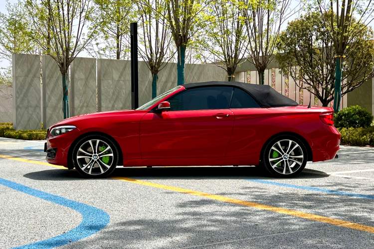 Used BMW 2 Series 2019 225i Convertible Coupe Sports Design Package Exterior 2