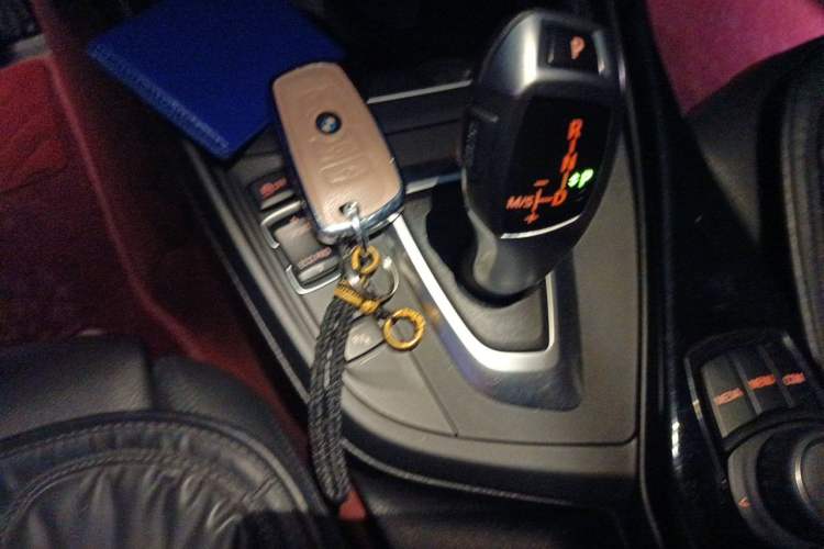 Used BMW 2 Series 2019 225i Convertible Coupe Sports Design Package Gear Lever