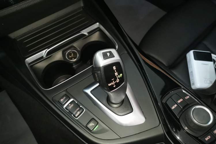 Used BMW 2 Series 2019 225i Convertible Coupe Sports Design Package Gear Lever