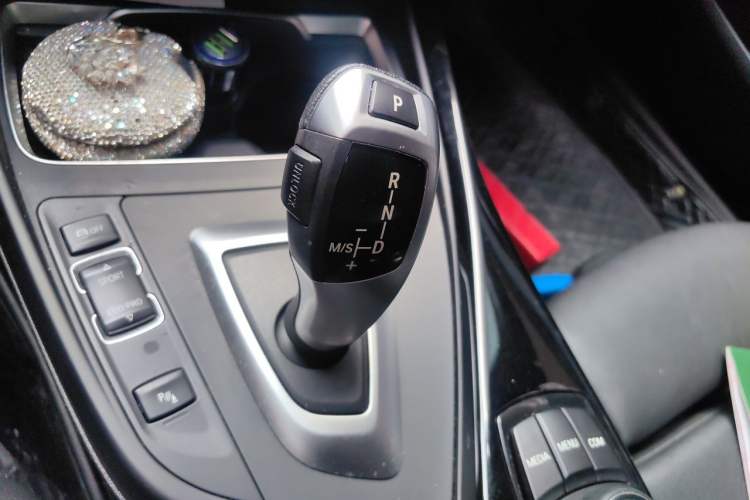 Used BMW 2 Series 2019 225i Convertible Coupe Sports Design Package Gear Lever