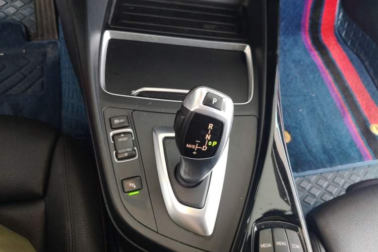 Used BMW 2 Series 2019 225i Convertible Coupe Sports Design Package Gear Lever