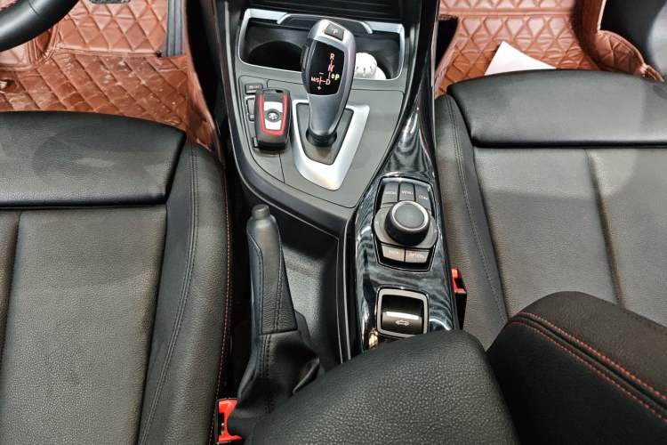Used BMW 2 Series 2019 225i Convertible Coupe Sports Design Package Gear Lever
