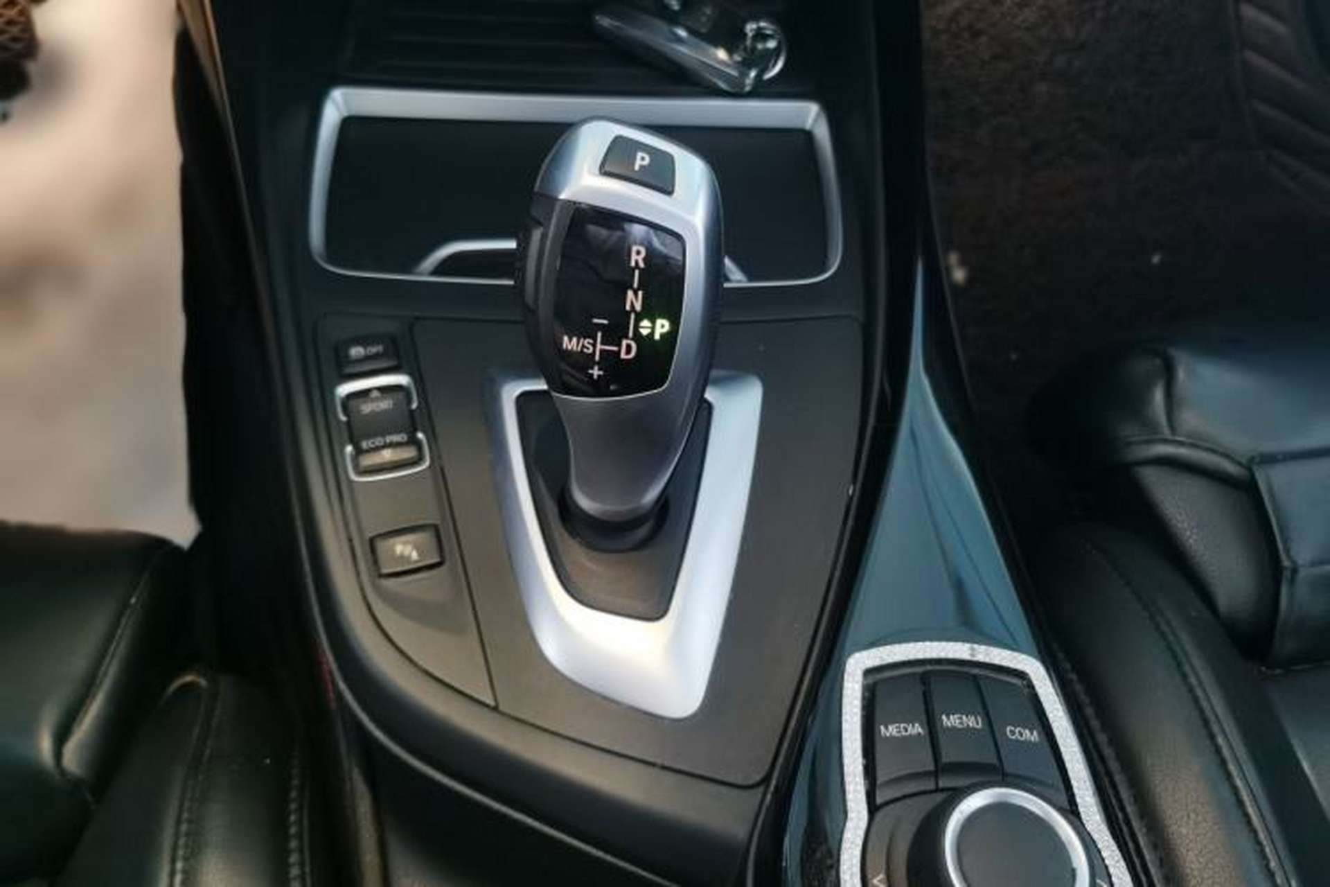 Used BMW 2 Series 2019 225i Convertible Coupe Sports Design Package Gear Lever