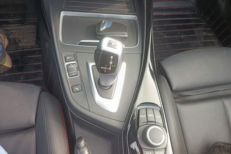 Used BMW 2 Series 2019 225i Convertible Coupe Sports Design Package Gear Lever