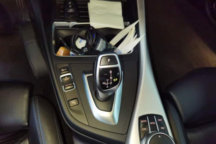 Used BMW 2 Series 2019 225i Luxury Model with M Sport Package Gear Lever