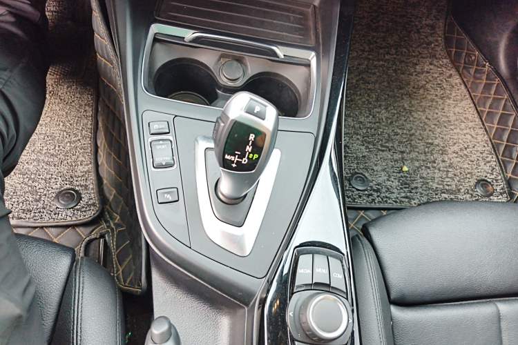 Used BMW 2 Series 2019 225i Convertible Coupe Sports Design Package Gear Lever