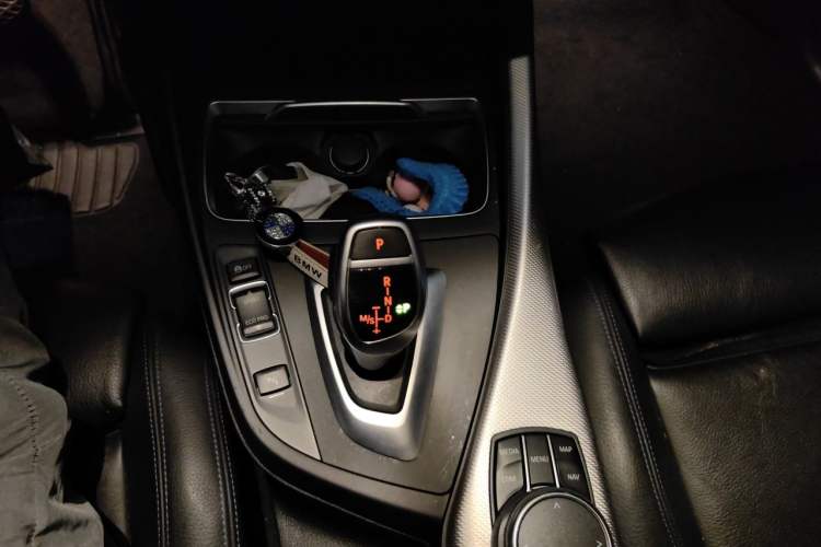 Used BMW 2 Series 2019 225i Convertible Coupe Luxury Edition M Sport Package Gear Lever