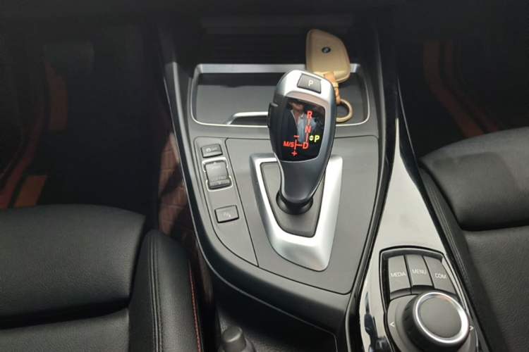 Used BMW 2 Series 2019 225i Convertible Coupe Sports Design Package Gear Lever