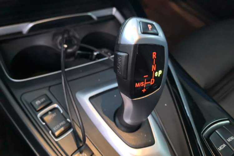 Used BMW 2 Series 2019 225i Convertible Coupe Sports Design Package Gear Lever