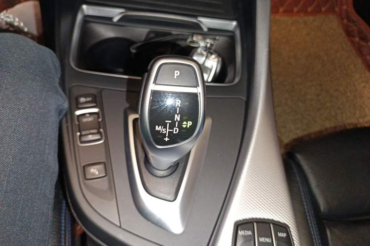 Used BMW 2 Series 2019 225i Convertible Coupe Luxury Edition M Sport Package Gear Lever