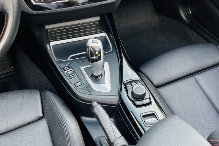 Used BMW 2 Series 2019 225i Convertible Coupe Sports Design Package Interior 4