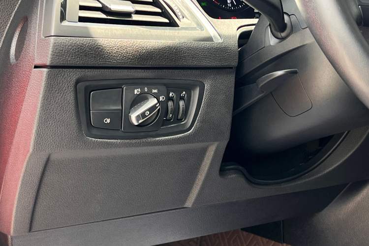 Used BMW 2 Series 2019 225i Convertible Coupe Sports Design Package Interior 9