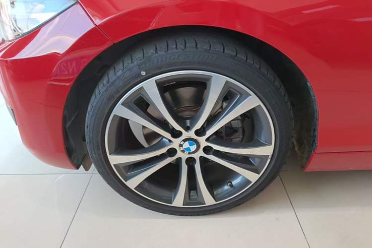 Used BMW 2 Series 2019 225i Convertible Coupe Sports Design Package Left Front Wheel Hub