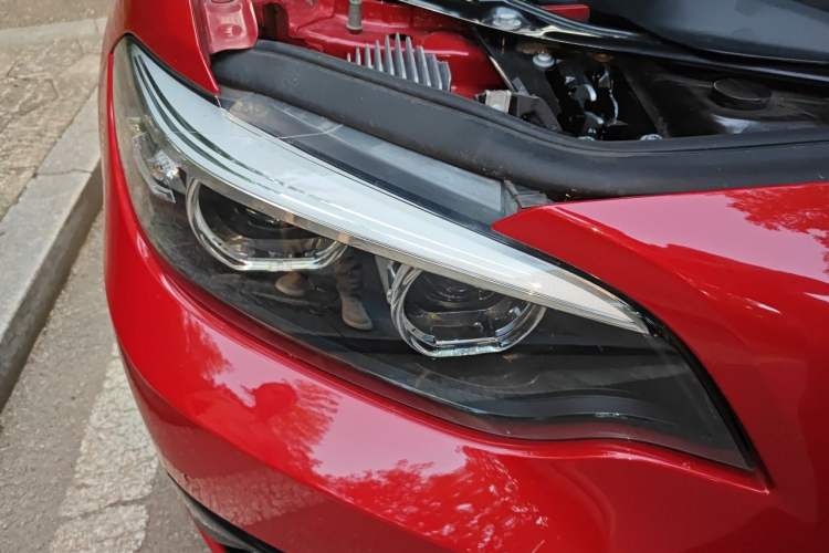 Used BMW 2 Series 2019 225i Convertible Coupe Sports Design Package Right Front Headlight