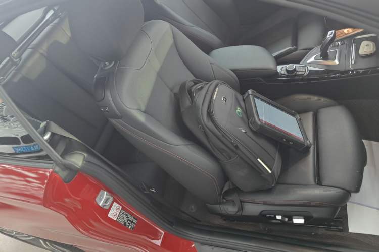 Used BMW 2 Series 2019 225i Convertible Coupe Sports Design Package Right Front Seat