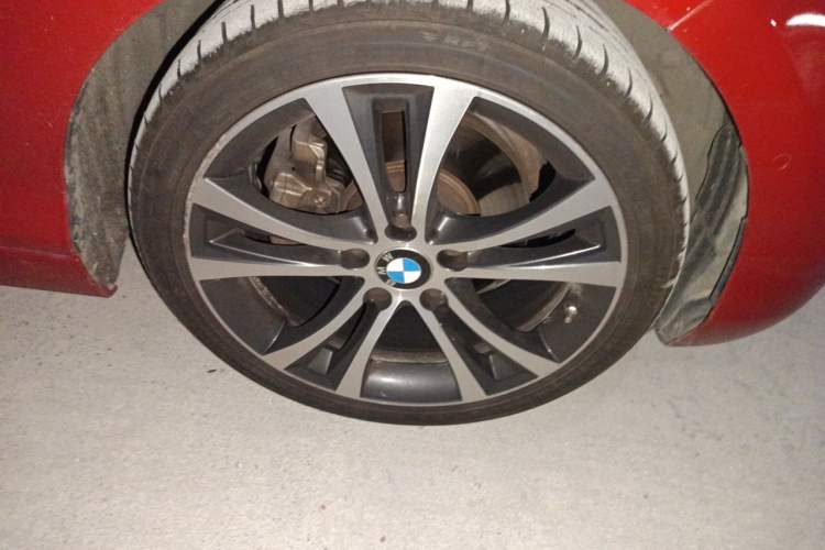 Used BMW 2 Series 2019 225i Convertible Coupe Sports Design Package Right Front Wheel Hub