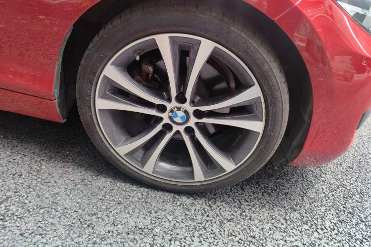 Used BMW 2 Series 2019 225i Convertible Coupe Sports Design Package Right Front Wheel Hub