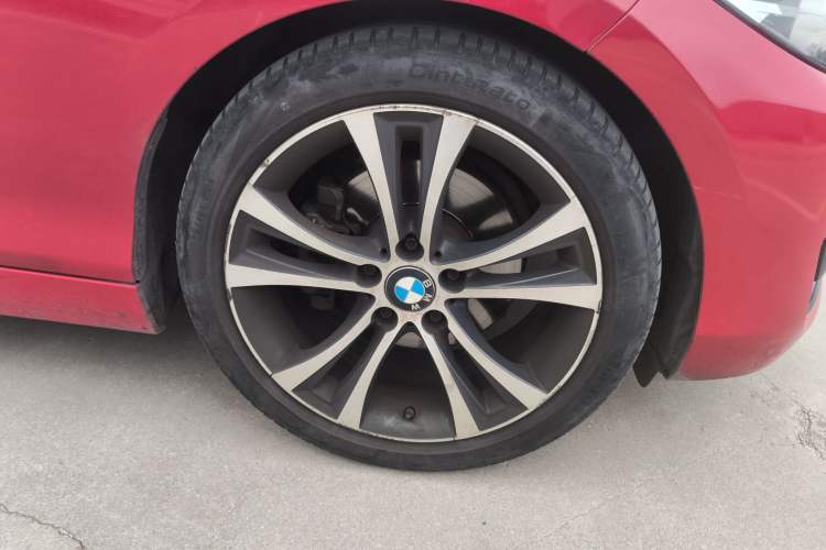 Used BMW 2 Series 2019 225i Convertible Coupe Sports Design Package Right Front Wheel Hub