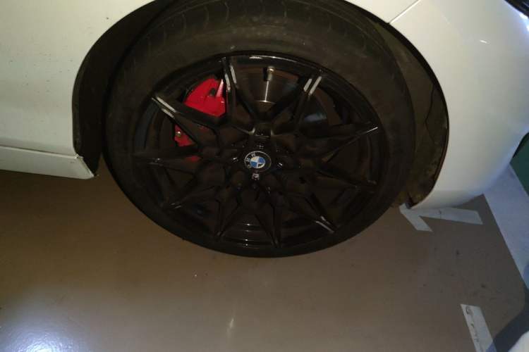Used BMW 2 Series 2019 225i Convertible Coupe Sports Design Package Right Front Wheel Hub